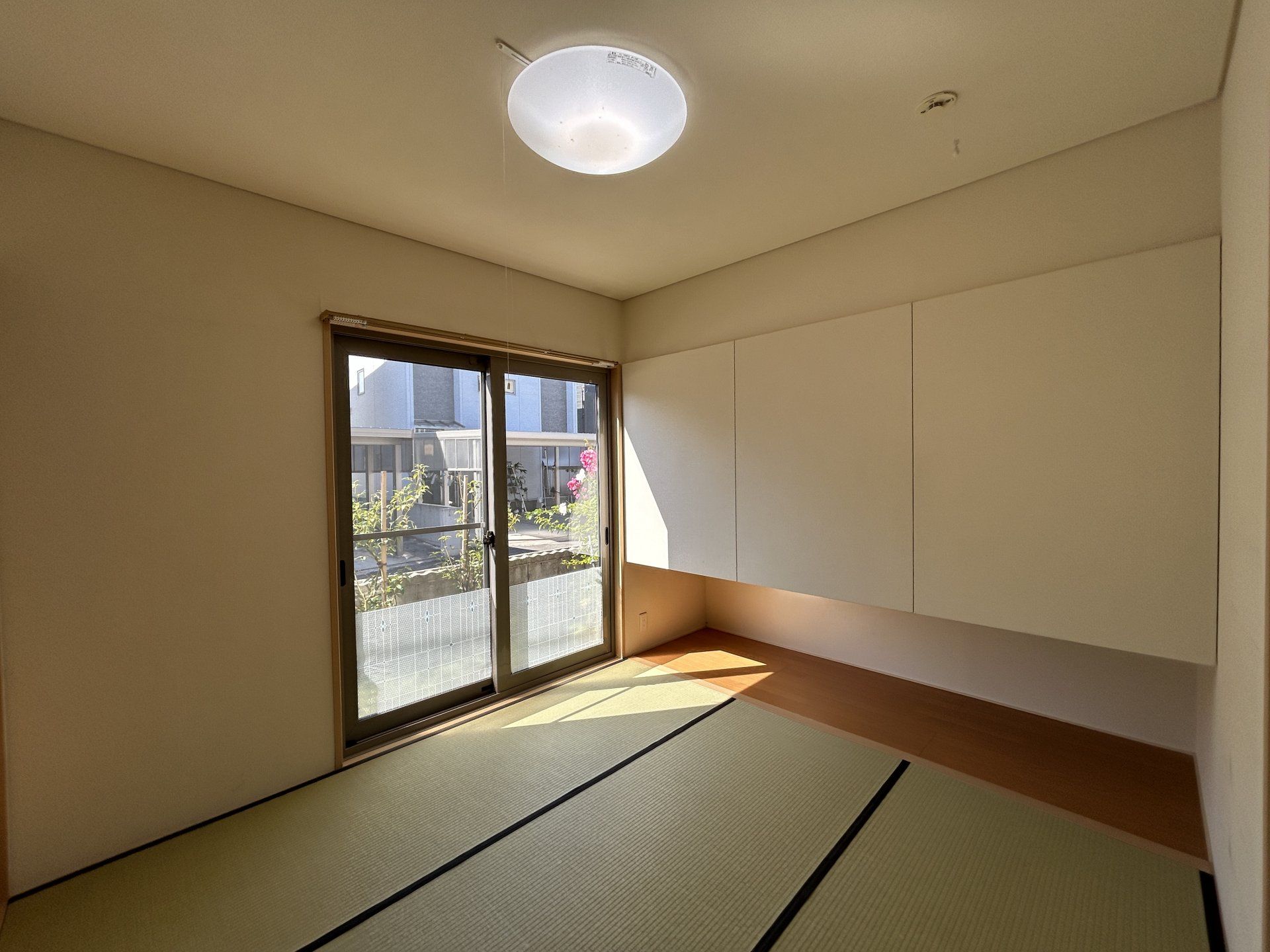 【現況販売】1階和室別角度です。収納があるのは便利ですね。