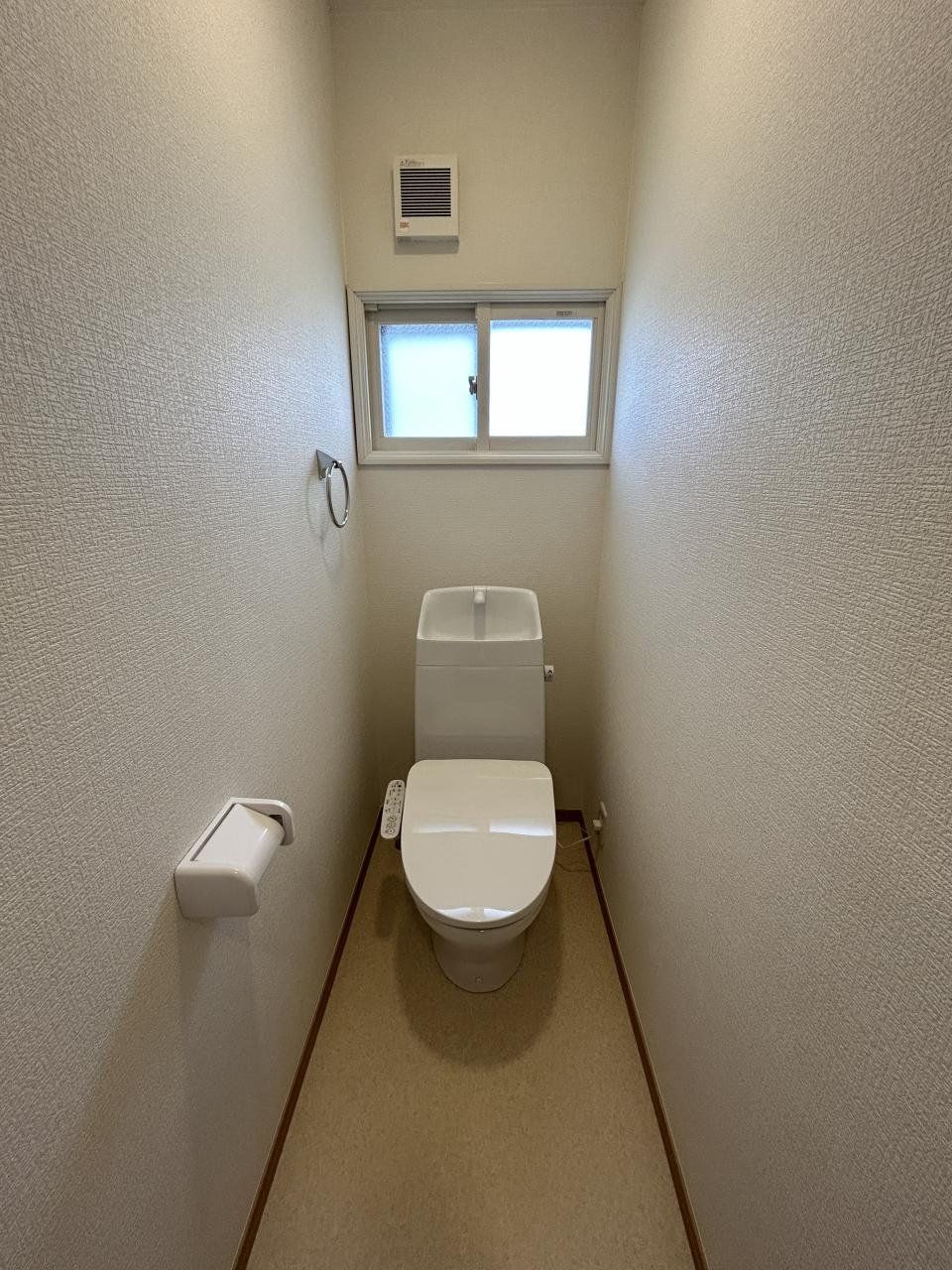 トイレは新品交換しました。肌が触れる部分が新品なのは嬉しいですね。