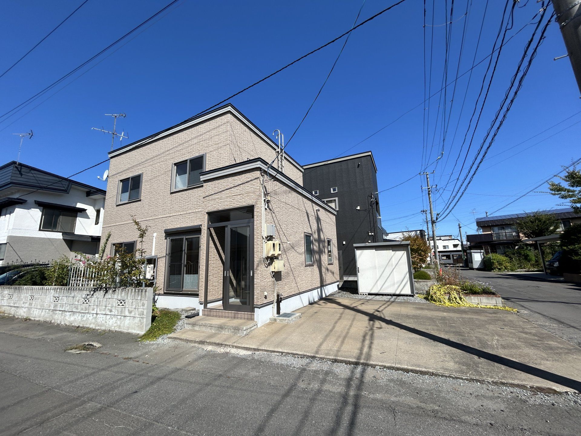 【現況販売】外観です。2022年に屋根、外壁は塗装しています。