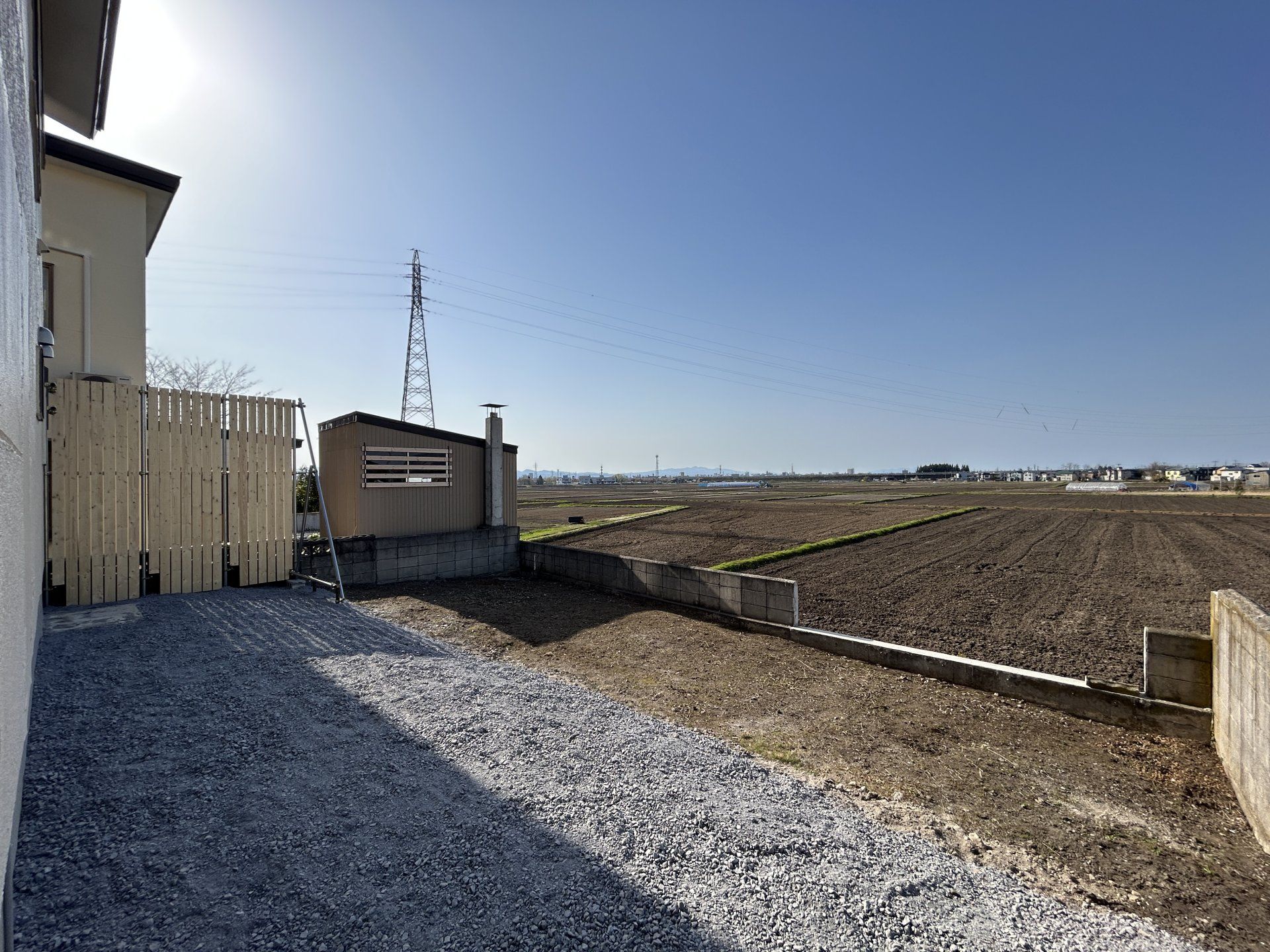 裏庭です。家庭菜園などもできそうですね。