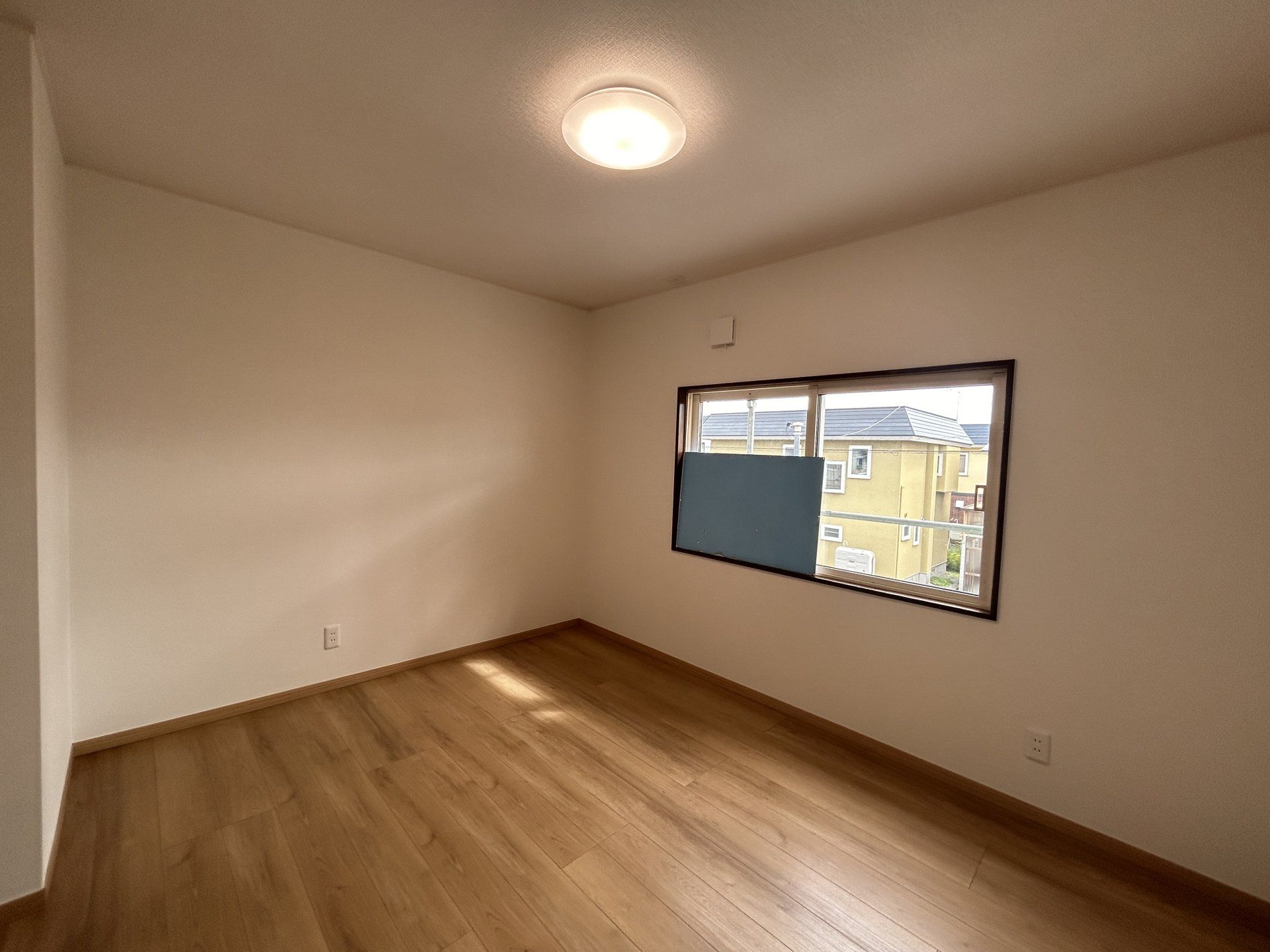 2階南側6帖洋室別角度です。各部屋にエアコン、TVの配線を行いました。