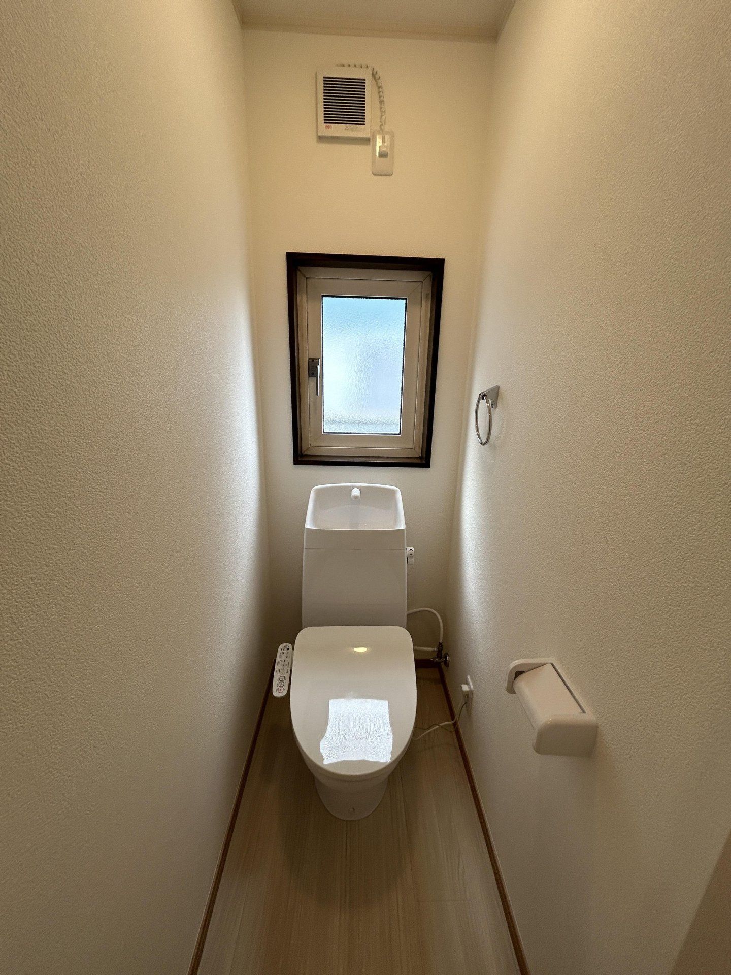 トイレは新品交換しました。肌が触れる部分が新品なのは嬉しいですね。